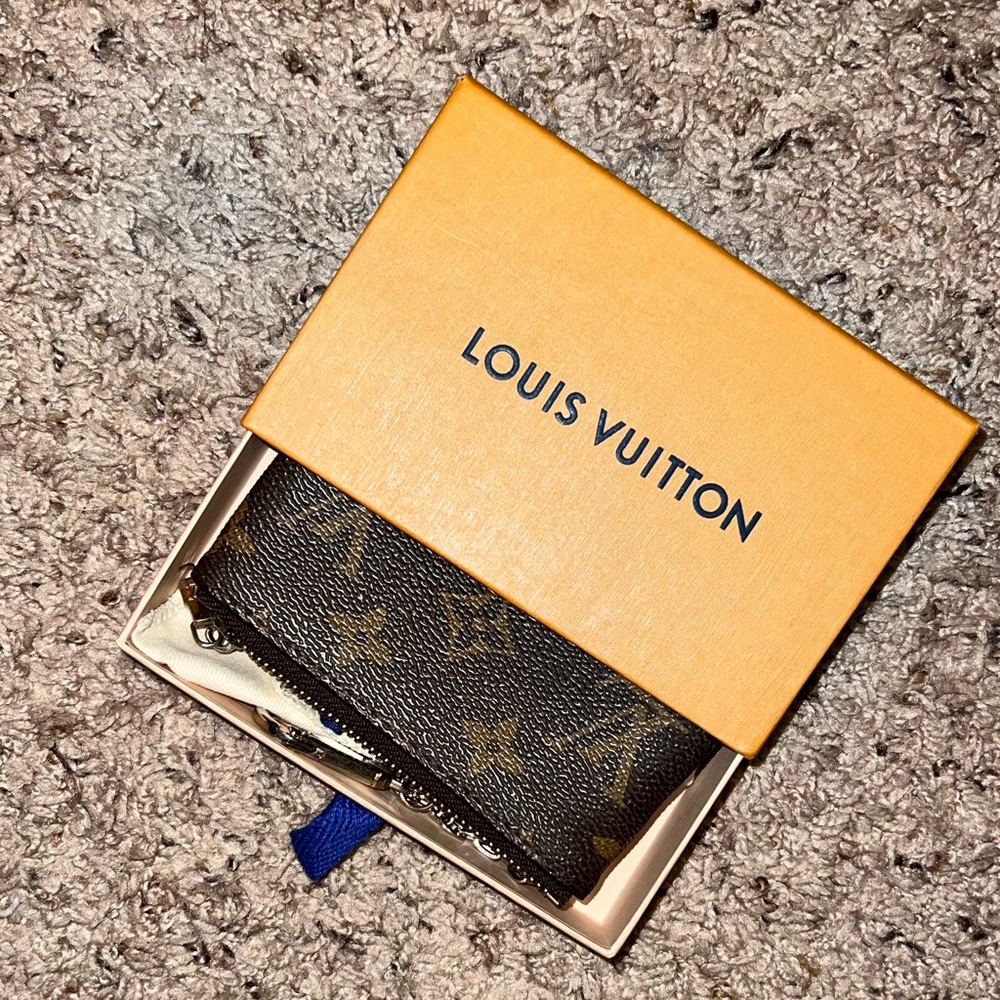 LV key pouch